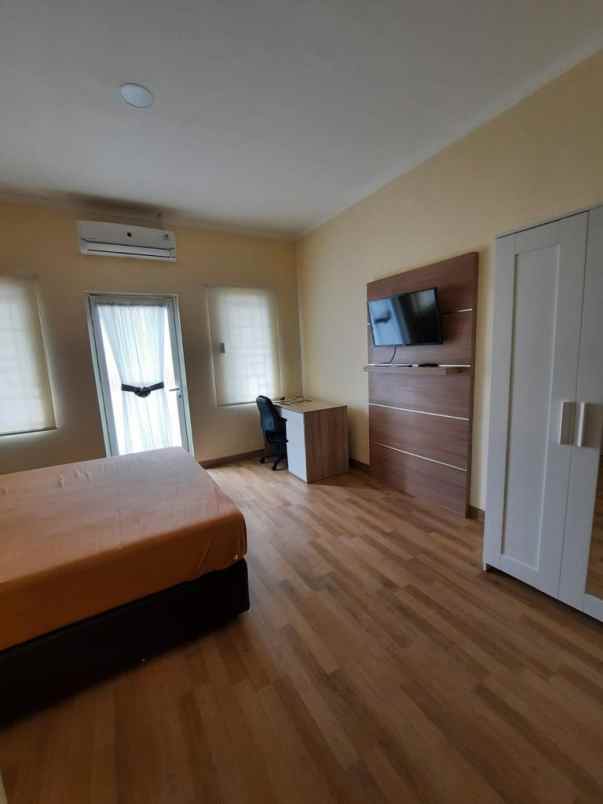 dijual rumah royal residence