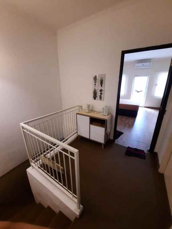 dijual rumah royal residence