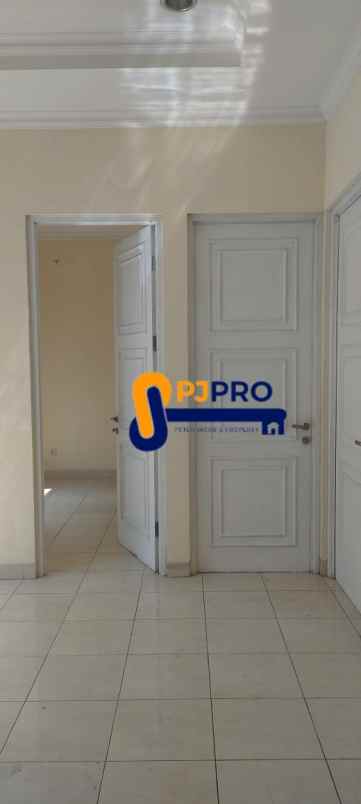 dijual rumah royal residence