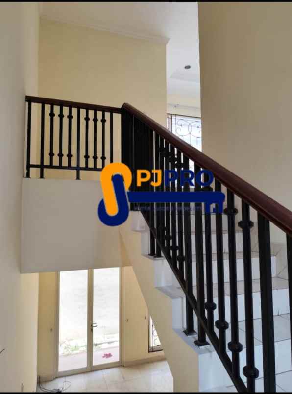 dijual rumah royal residence