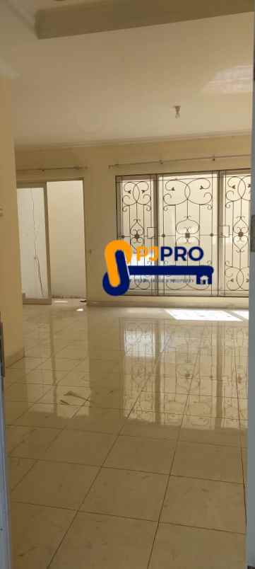 dijual rumah royal residence