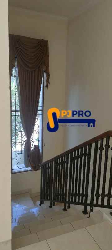 dijual rumah royal residence