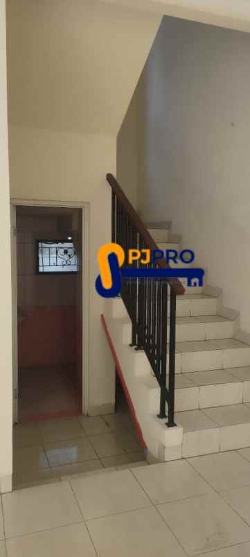 dijual rumah royal residence