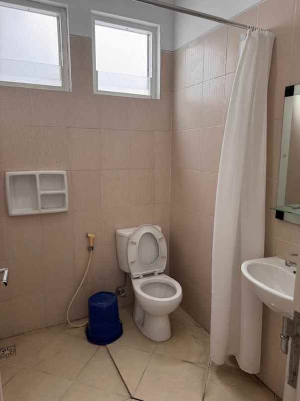 dijual rumah royal residence
