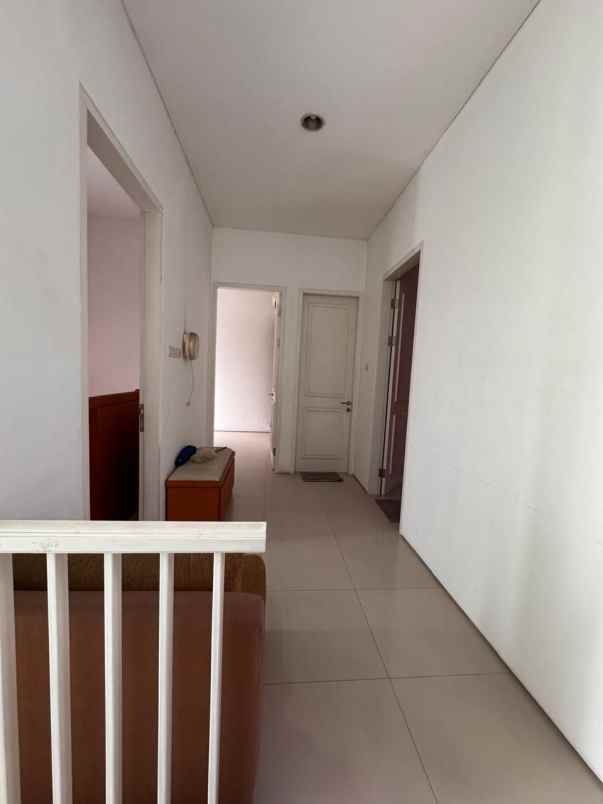 dijual rumah royal residence