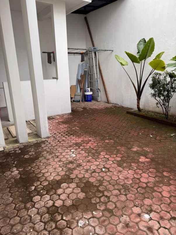 dijual rumah royal residence