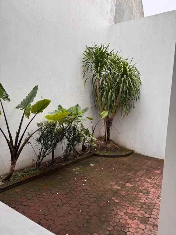 dijual rumah royal residence