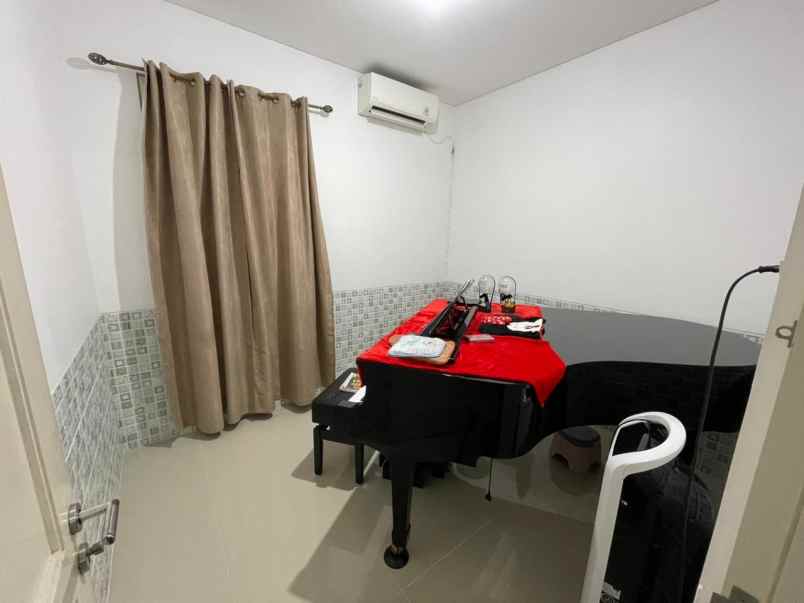 dijual rumah royal residence harewood