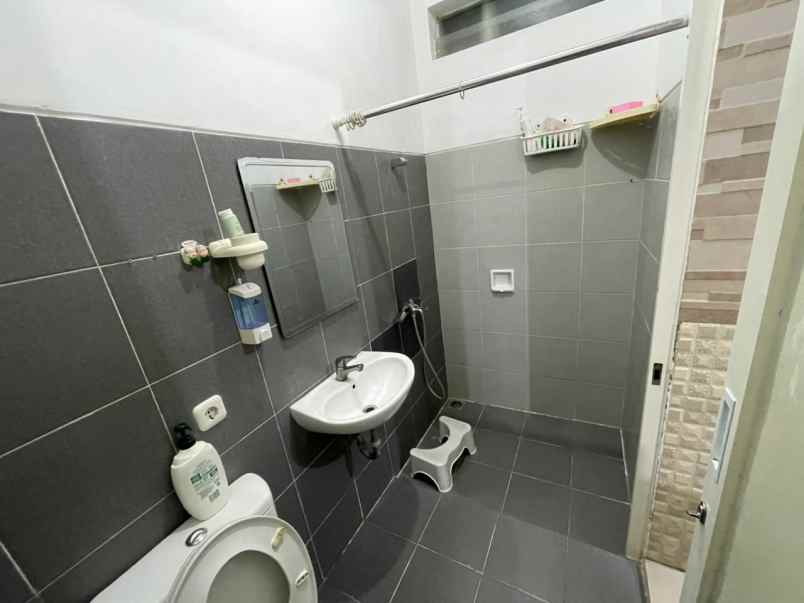 dijual rumah royal residence harewood