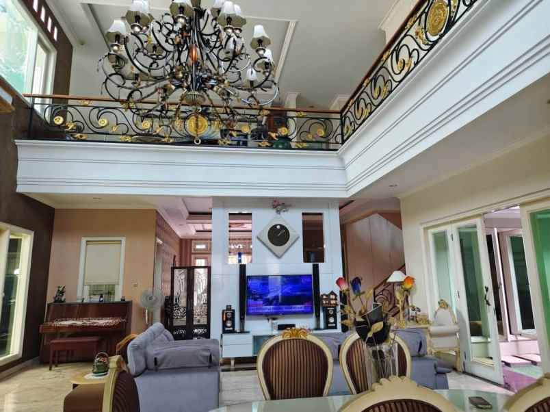 dijual rumah rumah pulomas barat