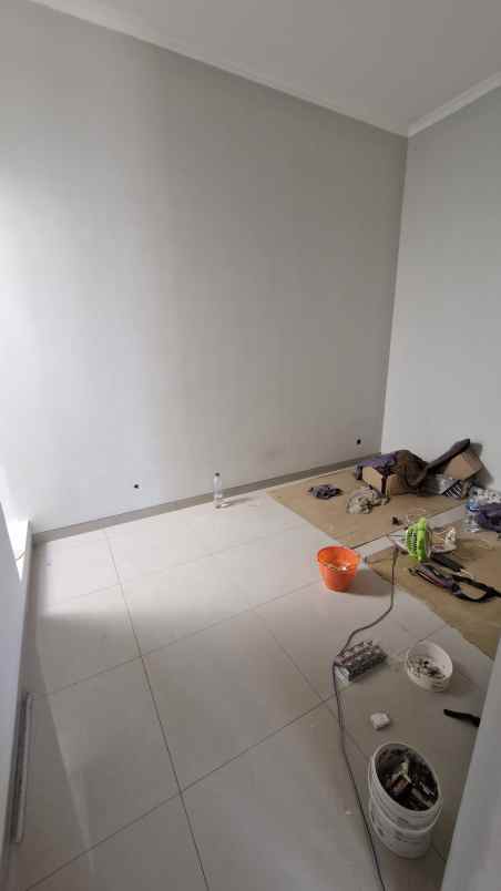 dijual rumah rungkut