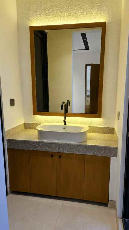 dijual rumah rungkut