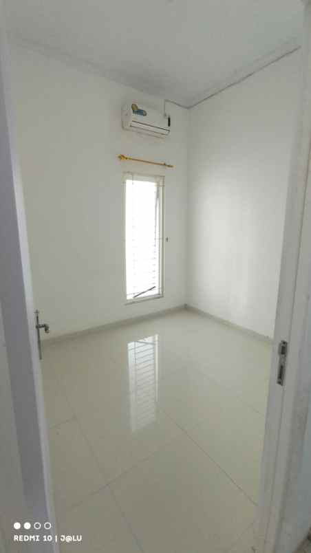 dijual rumah rungkut