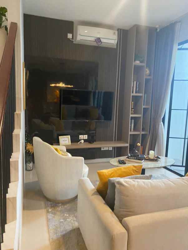 dijual rumah sambiroto