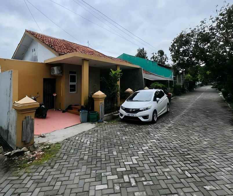 dijual rumah sambiroto