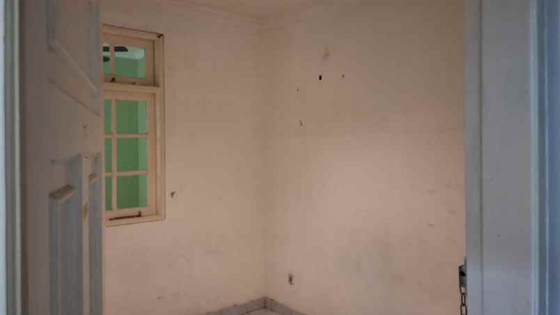 dijual rumah semi furnish di legenda wisata cibubur