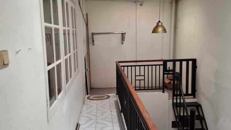 dijual rumah semi furnish di legenda wisata cibubur