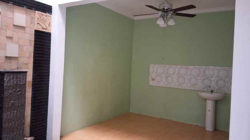 dijual rumah semi furnish di legenda wisata cibubur