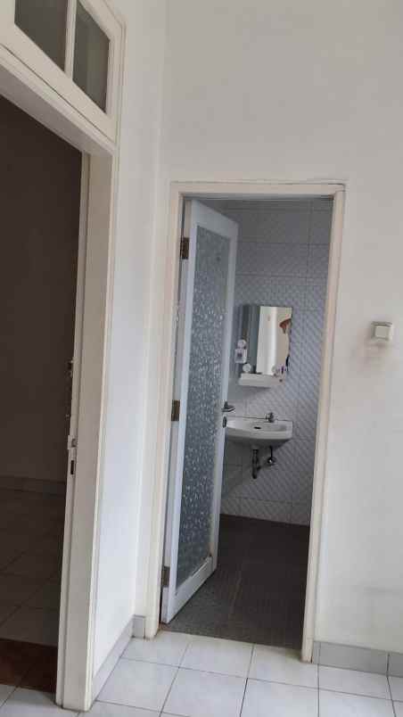 dijual rumah semi furnish di legenda wisata cibubur