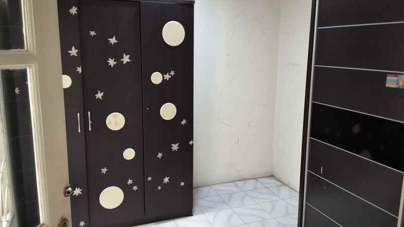 dijual rumah semi furnish di legenda wisata cibubur