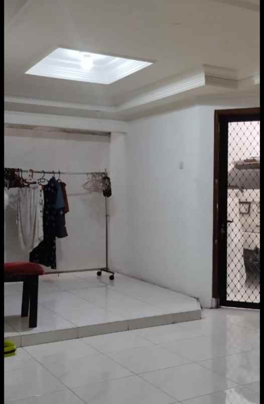 dijual rumah semolowaru elok