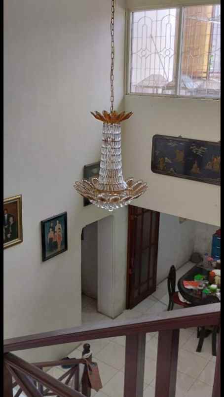 dijual rumah semolowaru elok