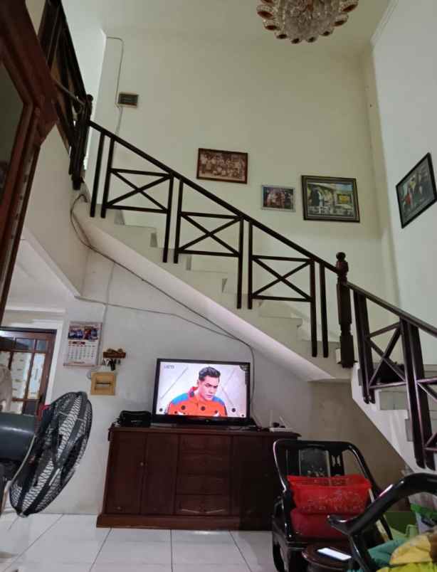 dijual rumah semolowaru elok