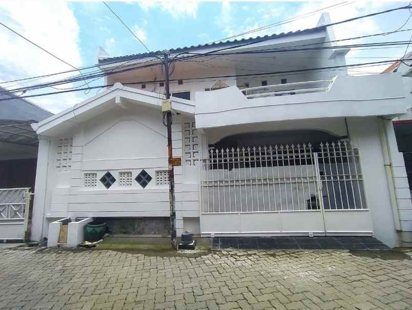 dijual rumah semolowaru elok