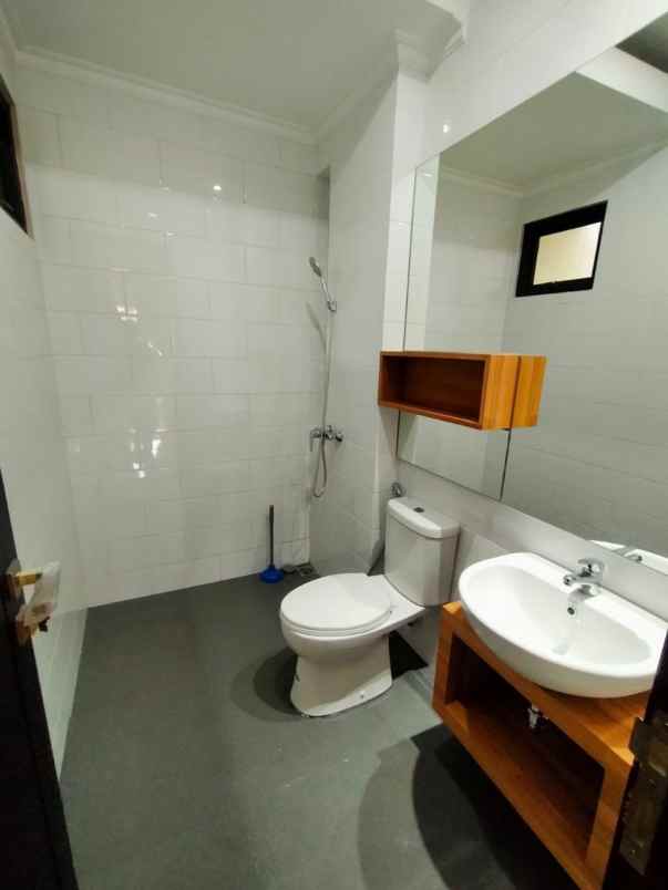 dijual rumah setuju cipayung