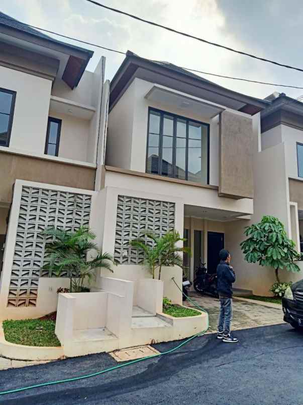 dijual rumah setuju cipayung
