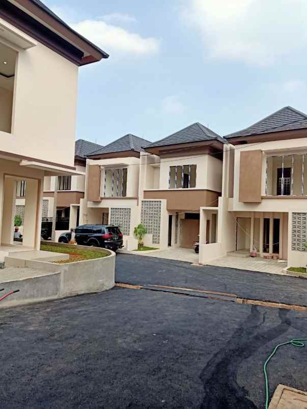 dijual rumah setuju cipayung