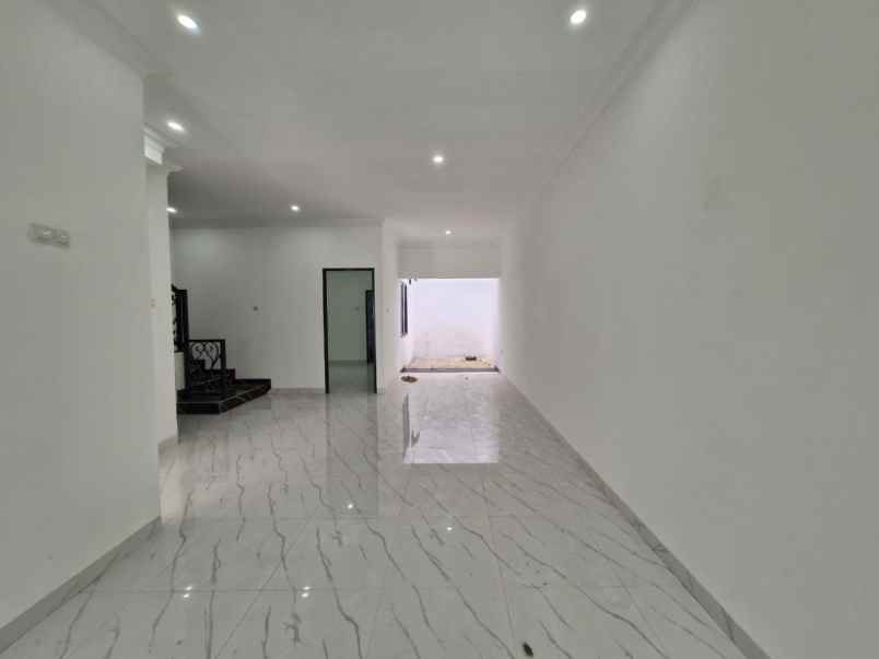 dijual rumah siap huni di komplek dolog jakarta timur