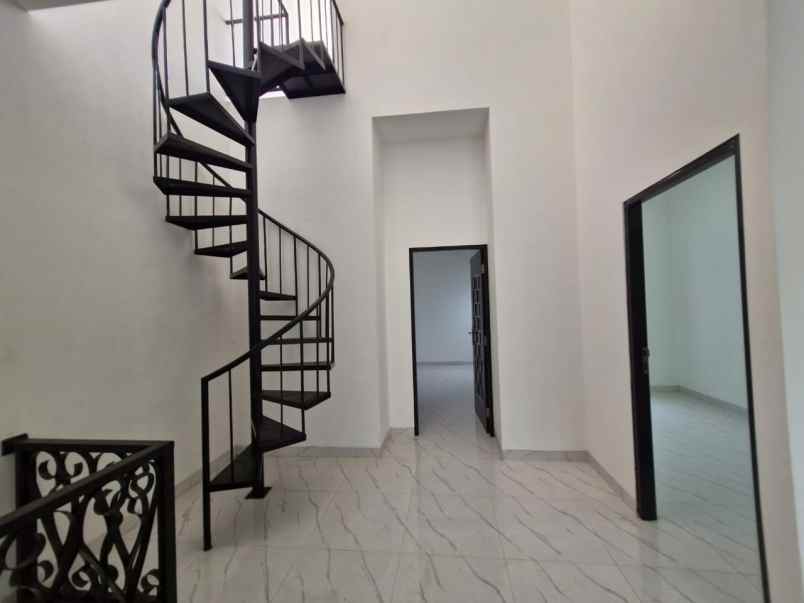 dijual rumah siap huni di komplek dolog jakarta timur
