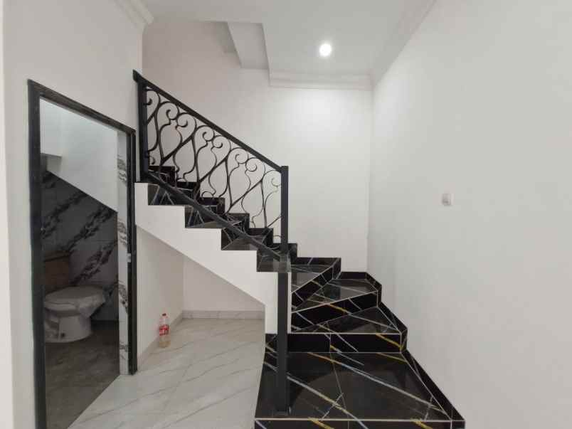 dijual rumah siap huni di komplek dolog jakarta timur