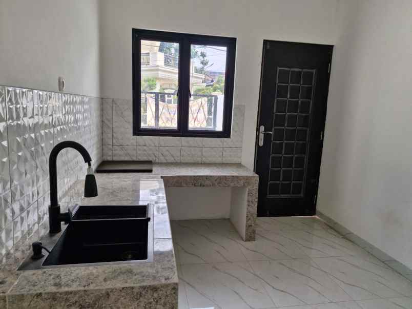 dijual rumah siap huni di komplek dolog jakarta timur