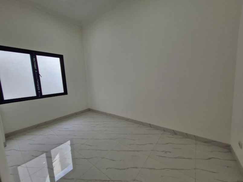dijual rumah siap huni di komplek dolog jakarta timur