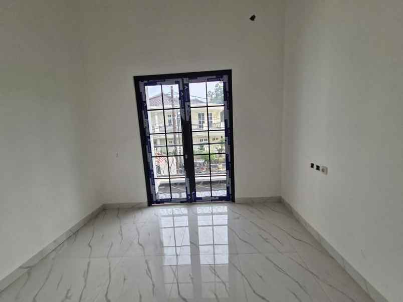 dijual rumah siap huni di komplek dolog jakarta timur