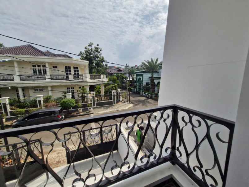 dijual rumah siap huni di komplek dolog jakarta timur