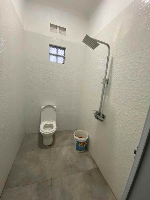 dijual rumah siap huni dua lantai harga nego