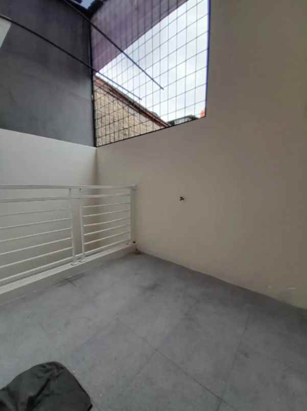 dijual rumah srengseng sawah jaksel