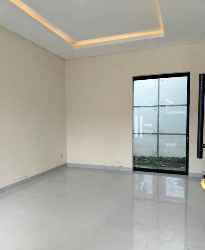 dijual rumah stadion