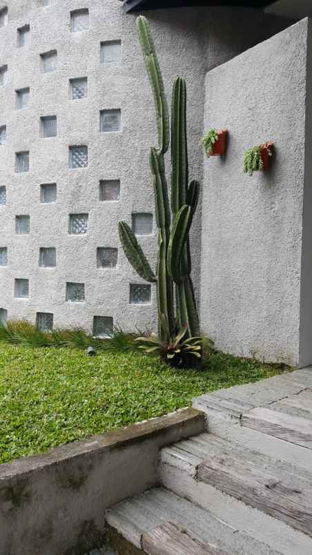 dijual rumah strategis asri indah di kota bandung