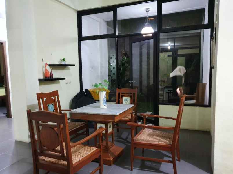 dijual rumah strategis asri indah di kota bandung