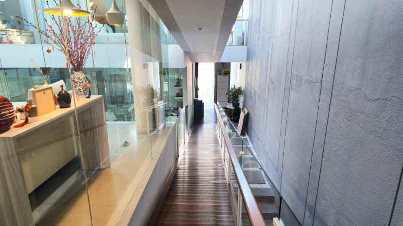 dijual rumah sutorejo prima