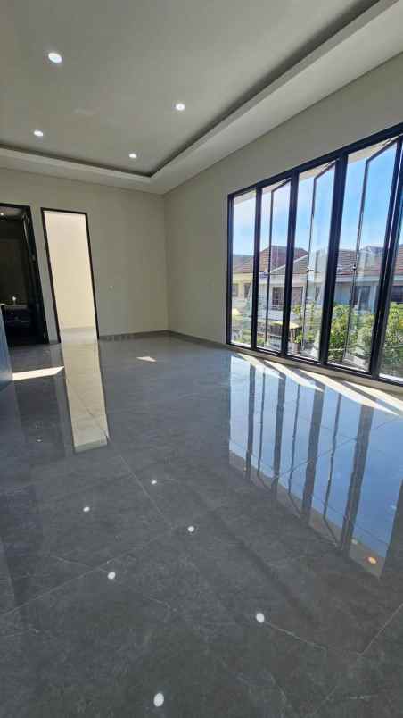 dijual rumah sutorejo utara