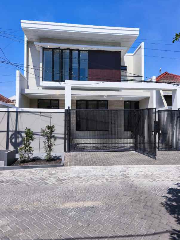 dijual rumah sutorejo utara