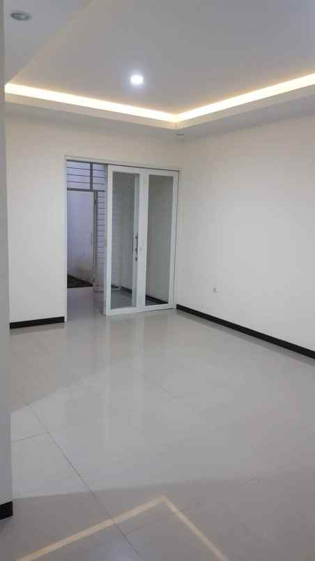 dijual rumah taman kopo indah 5