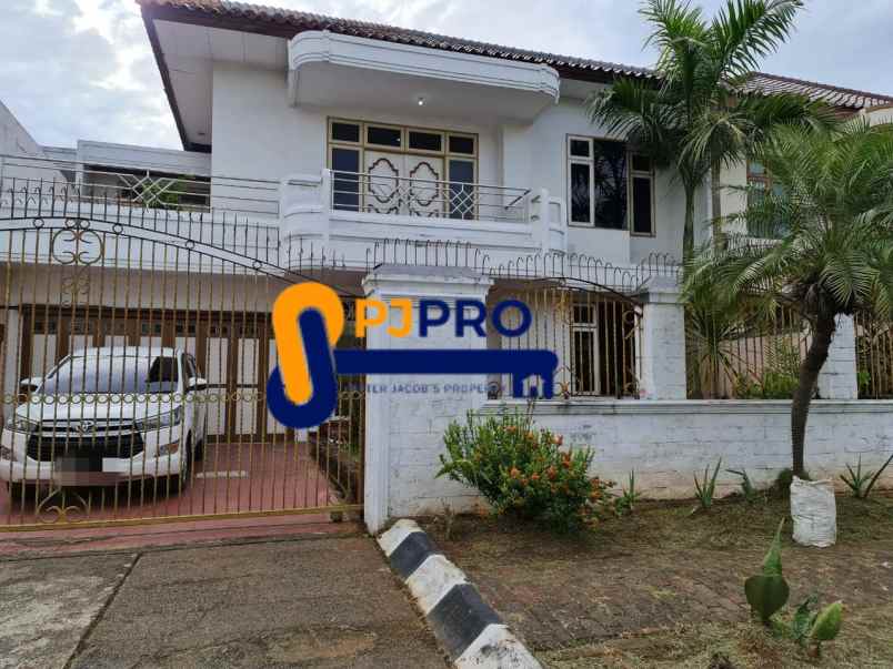 dijual rumah taman modern
