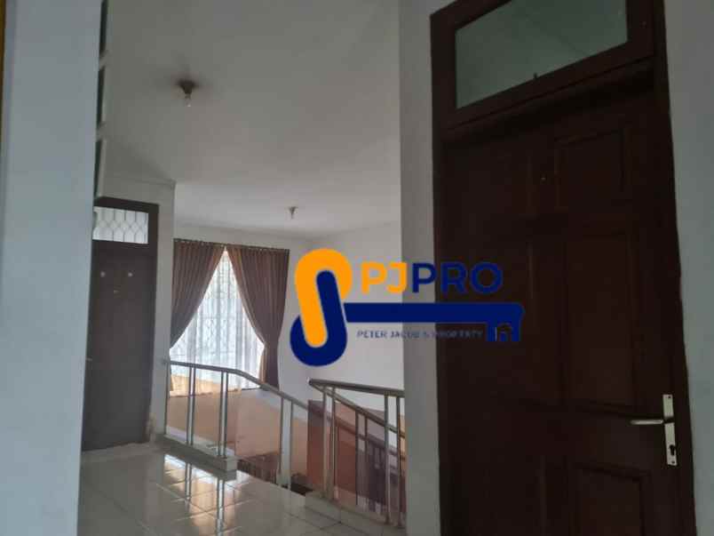 dijual rumah taman modern