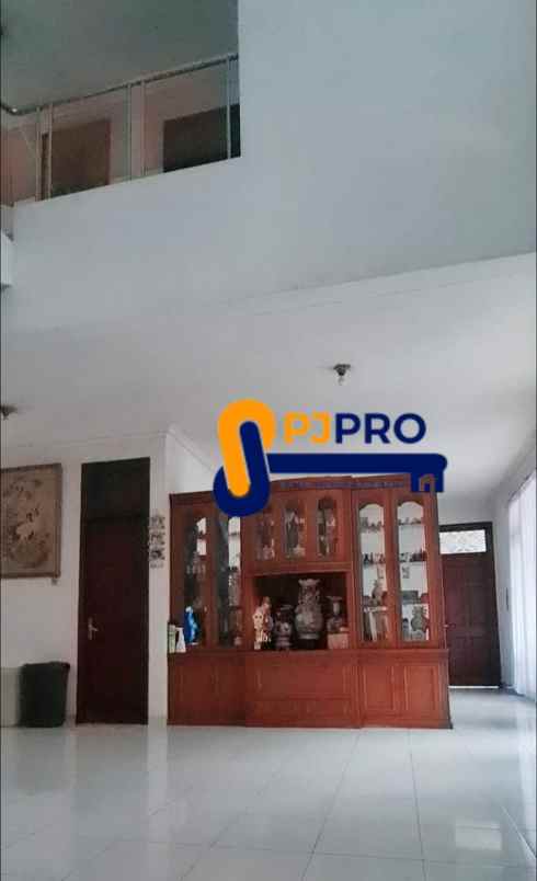 dijual rumah taman modern
